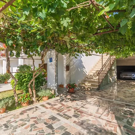 Apartment With Parking Space - 13927