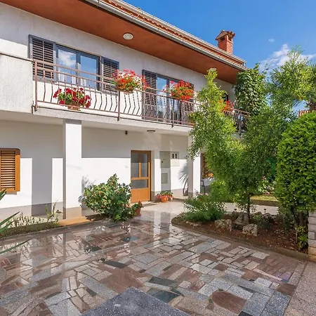 With Parking Space - 13927 Apartment Porec